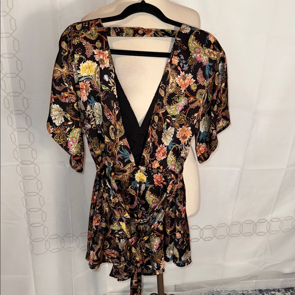 Vici Multicolor Satin Floral Romper New Size Small - Picture 4 of 5